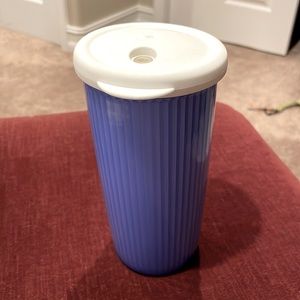 Tupperware Insulated 24oz Tumbler Blue Travel Mug Dripless Lid Hot or Cold. EUC